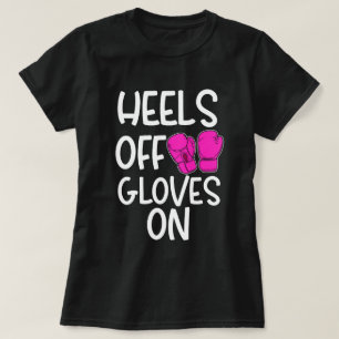 T-shirt Talons outre des gants sur la citation de boxe de
