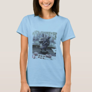 T-shirt taureau dans un magasin de porcelaine