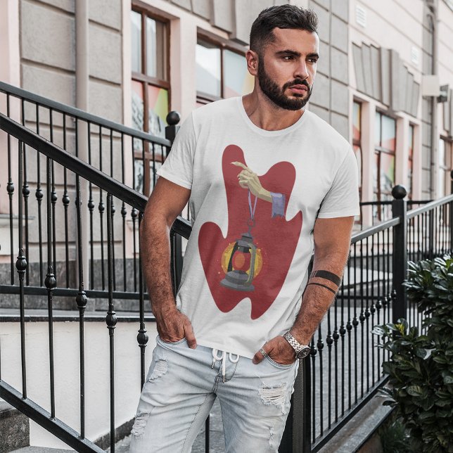 T-shirt Tenant Une Lanterne (Créateur téléchargé)
