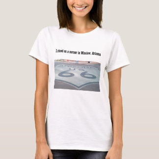 T-shirt Tenu sur un coin en Winslow, l'Arizona