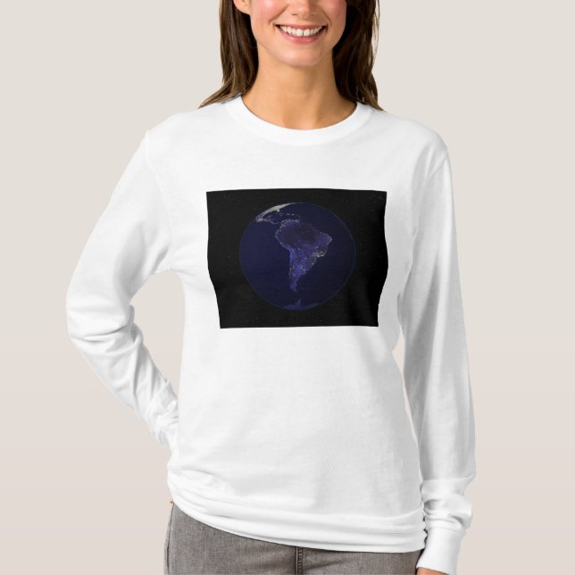T-shirt Terre entière la nuit montrant les lumières de la  (Devant)