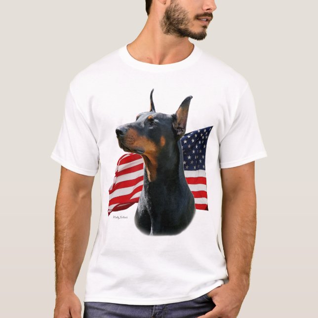 T-shirt Tête de Pinscher de dobermann avec le drapeau (Devant)