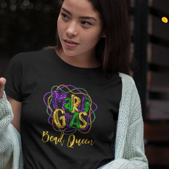 T-shirt Texte personnalisé Mardi Gras Bead Queen (Colorful Mardi Gras t-shirt with custom text. )