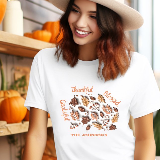 T-shirt Thanksgiving Fall Leçons Moderne Personnalisé Nom  (Thanksgiving Fall Leaves Modern Custom Family Name T-Shirt)