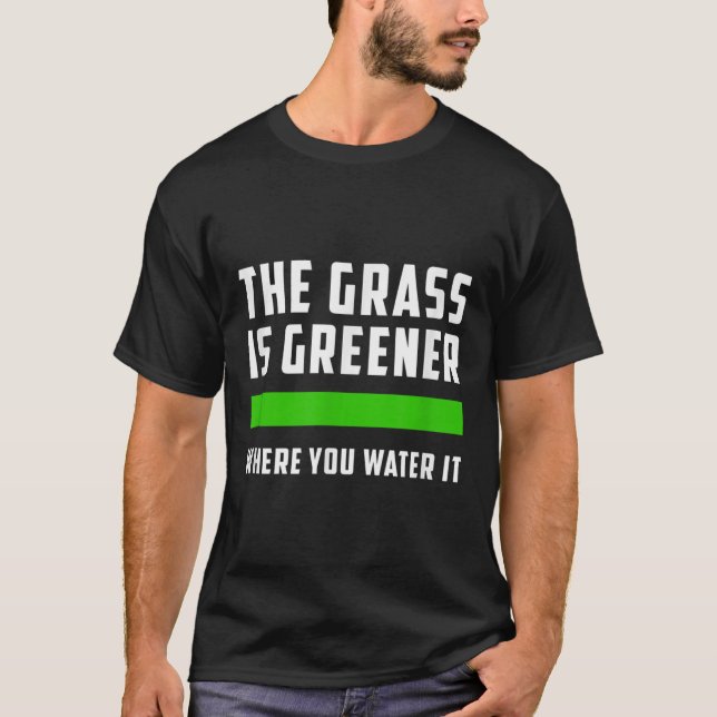 T-shirt The Gr Is Greener Where You Water It, Motivational (Devant)