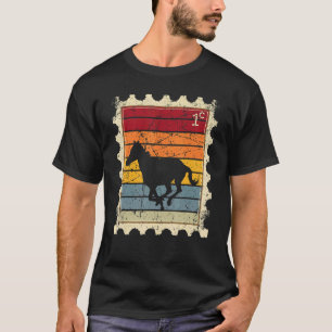 T-shirt Timbre-poste avec un cheval courant au coucher du