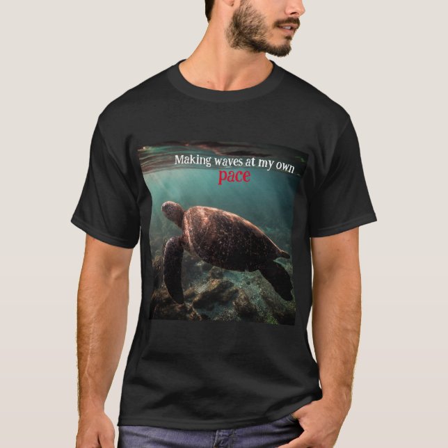 T-shirt Tortue verte nageant sous l'eau (Devant)