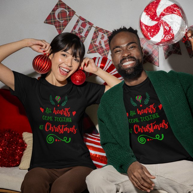 T-shirt Tous Les Coeurs Se Réunissent À Noël Unisex (All Hearts Come Together At Christmas Time Unisex T-Shirt)