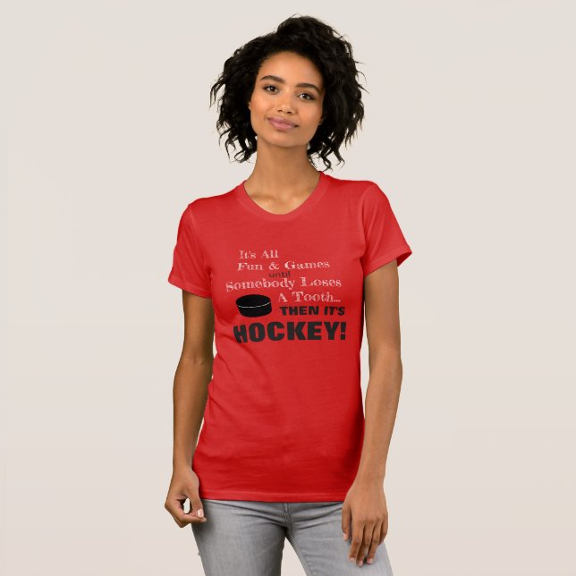T-shirt Tout est amusant & jeux...puis c'est HOCKEY ! (Devant entier)