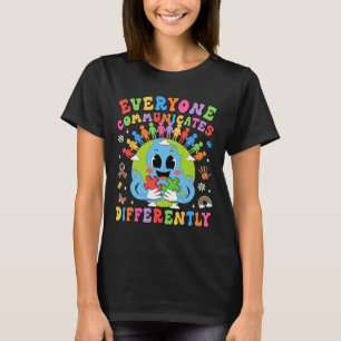 T-shirt Tout le monde communique différemment Autisme Disc