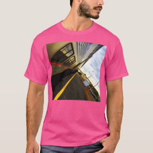 T-shirt Train Se Trouve À Une Station Quelque Part En Amér