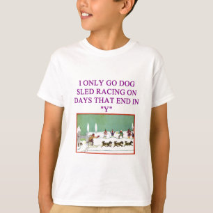 T-shirt traîneau de chien emballant l'amant d'iditarod