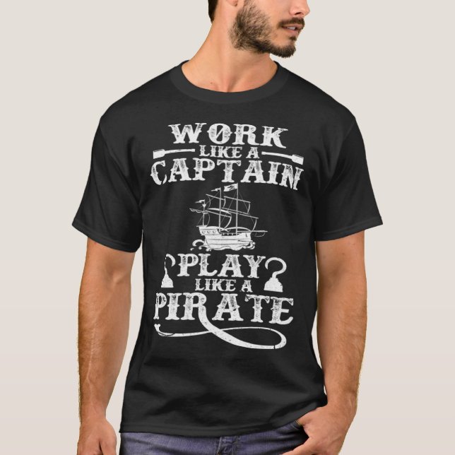 T-shirt Travailler Comme Un Capitaine Jouer Comme Un Pirat (Devant)