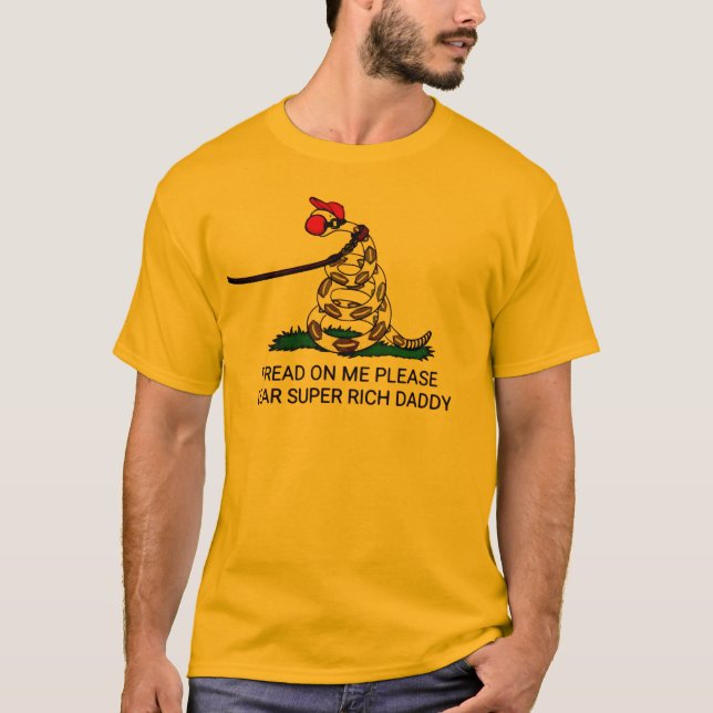 T-shirt 'Tread On Me Please Cher Super Rich Daddy' (Devant)