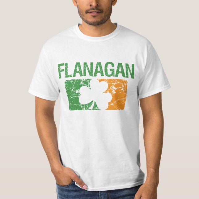 T-shirt Trèfle de nom de famille de Flanagan (Devant)
