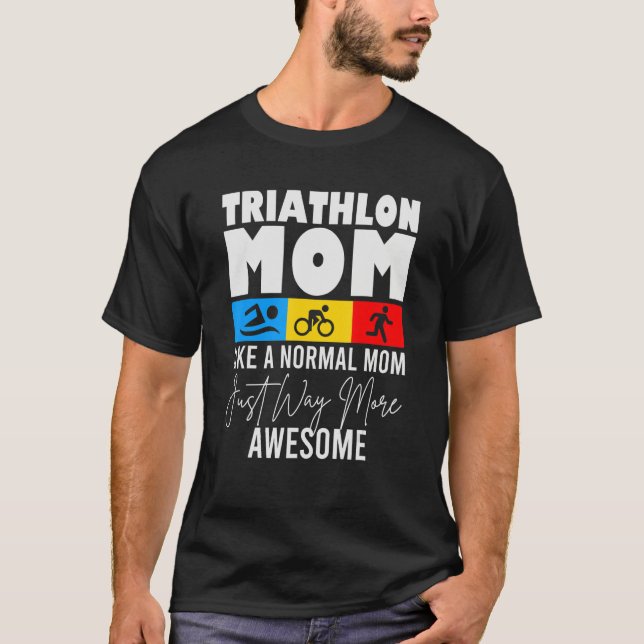 T-shirt Triathlon Maman Aime courir Vélo et nager Triathlo (Devant)