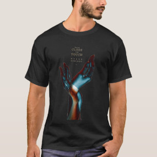 T-shirt trop près pour toucher 