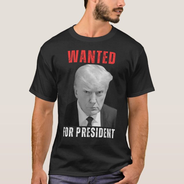 T-shirt Trump 2024 Recherché pour le drapeau de la Maison  (Devant)