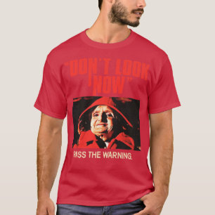 T-shirt Tueur sur le manteau rouge