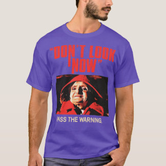 T-shirt Tueur sur le manteau rouge