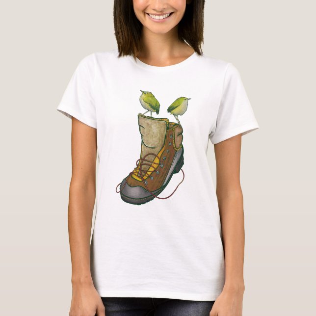 T-shirt Tuke en métal sur une botte de randonnée (Devant)