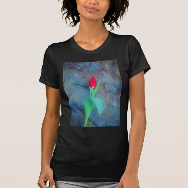 T-shirt Tulipe rouge sur ardoise gris bleu (Devant)