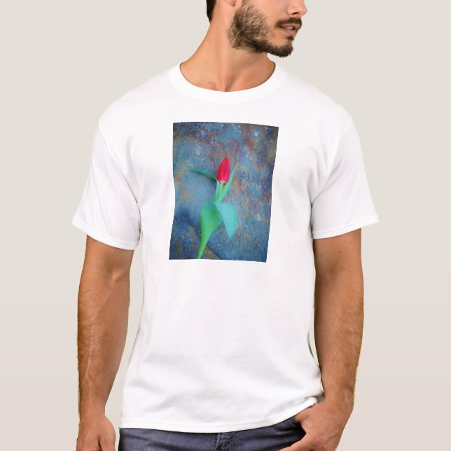 T-shirt Tulipe rouge sur ardoise gris bleu (Devant)