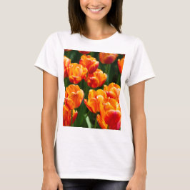 T-shirt Tulipes orange vif dans le parc