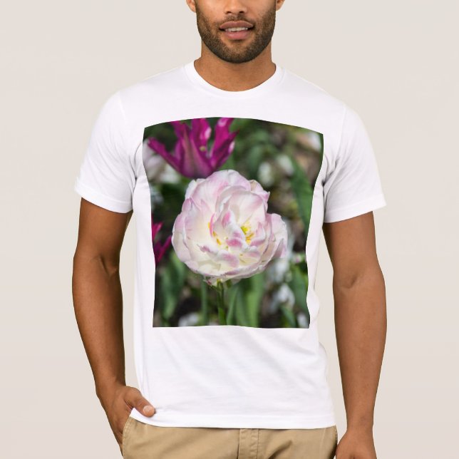 T-shirt Tulipes rose vif par jour ensoleillé (Devant)