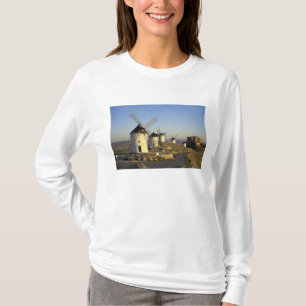 T-shirt UE, Espagne, La Mancha, Consuegra. Les moulins à 