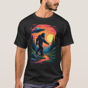 T-shirt UFO & Bigfoot Forest Encounter pour hommes