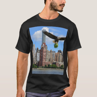 T-shirt Un aigle puissant emporte un porc gênant.