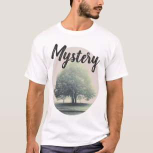 T-shirt Un arbre dans le mystère de la forêt de brouillard