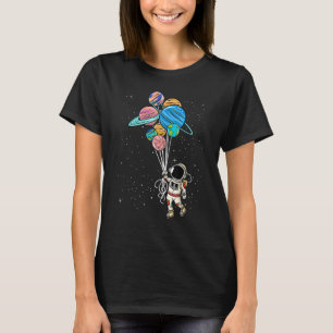 T-shirt Un astronaute tient un maillot de la planète Ballo