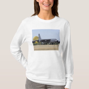 T-shirt Un B-52 Stratofortress déploie son parachute de tr