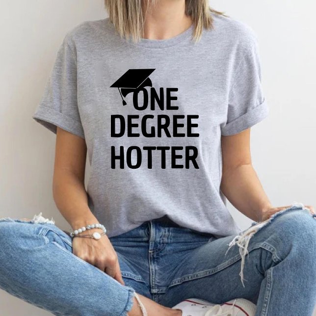 T-shirt Un baccalauréat Hotter Funny casquette de diplôme  (One Degree Hotter Funny University Graduation hat T-Shirt)