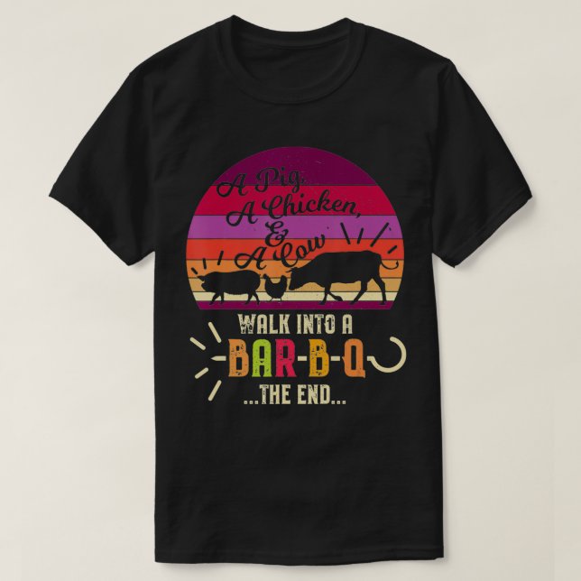 T-shirt Un Cochon Un Poulet Une Vache Marche Dans Un BarBQ (Design devant)