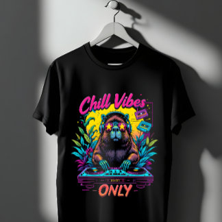 T-shirt Un DJ capybara mixant des pistes sur des tables to