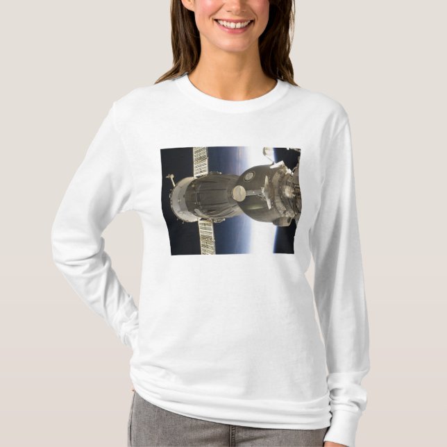 T-shirt Un engin spatial Soyouz rétroéclairé par la Terre (Devant)