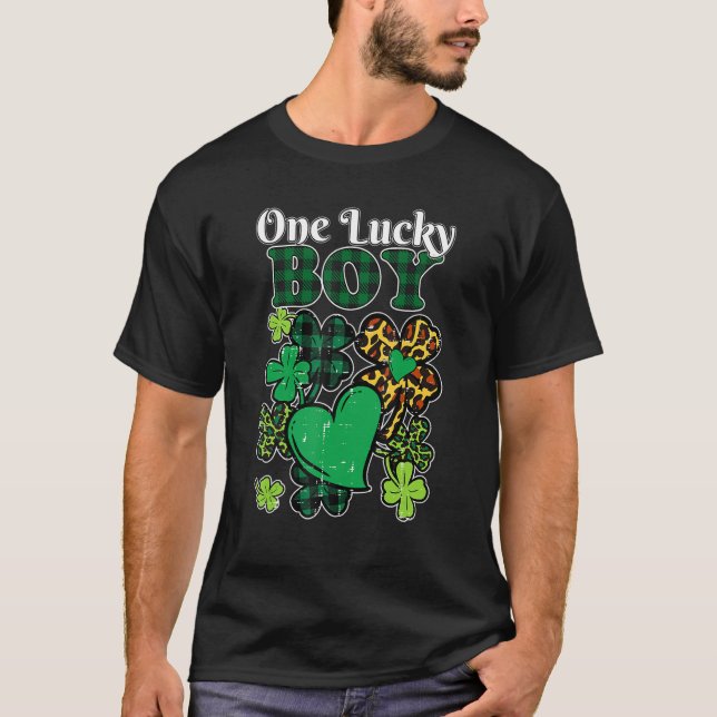 T-shirt Un garçon chanceux Plaid Shamrock Heart St Patrick (Devant)