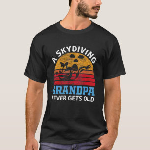 T-shirt Un grand-père de parachutisme ne vieillit jamais  