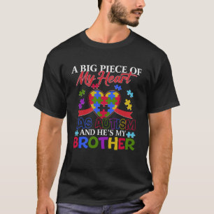 T-shirt Un gros morceau de mon coeur a l'autisme et il est