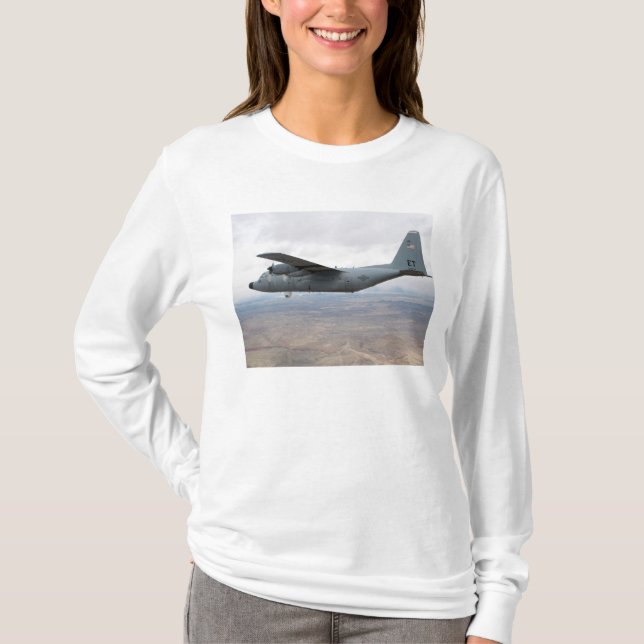 T-shirt Un Hercules C-130 s'envole dans le ciel (Devant)