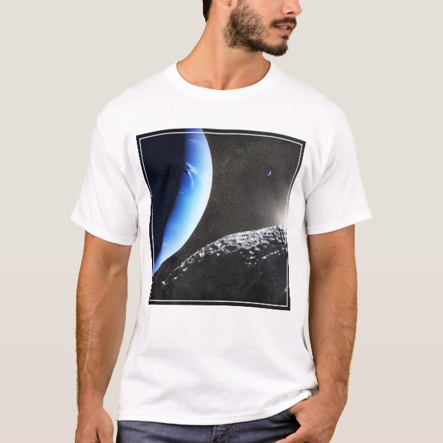 T-shirt Un Hippocamp de la minuscule lune de Neptune. (Devant)