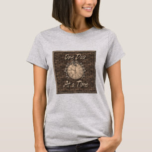 T-shirt Un Jour À La Fois Citation Slogan Old Clock