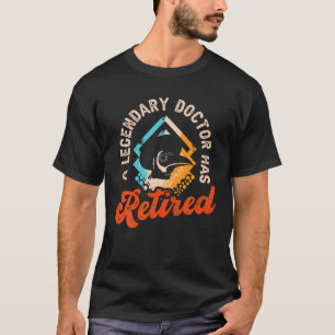 T-shirt Un Médecin Légendaire A Retraité Infirmière Surge