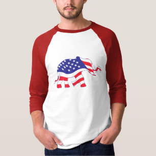 T-shirt un mignon éléphant fabriqué dans le drapeau améric