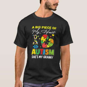 T-shirt Un Morceau De Mon Coeur A L'Autisme Ma Mamie