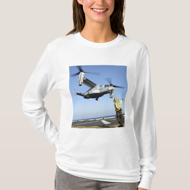T-shirt Un MV-22 Osprey lance le USS Nassau (Devant)