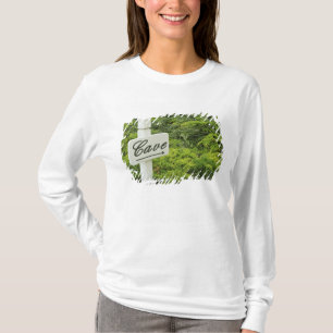 T-shirt Un panneau indiquant la cave à vin (Cave) dans